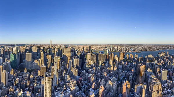Pohled na velkolepé panorama New Yorku v západu slunce světlo — Stock fotografie
