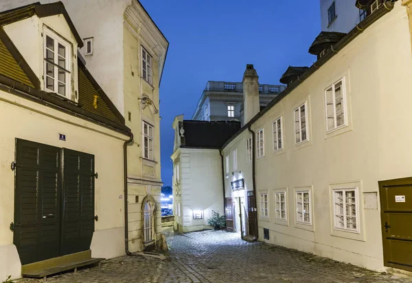 Viena - famosa rua Moelkersteig à noite — Fotografia de Stock