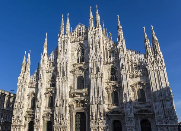 Milan Duomo under blue sky — Stock Photo, Image