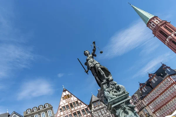 Staty av Lady rättvisa, Justitia i Frankfurt — Stockfoto