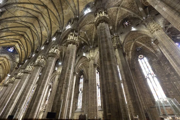 Interior da famosa Catedral de Milão - Duomo — Fotografia de Stock
