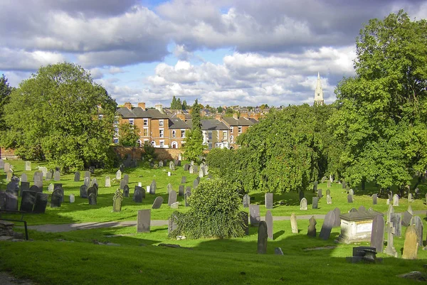 Nottingham ünlü genel mezarlıkta eski mezarlar