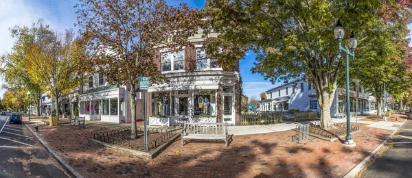 View to Main street in East Hampton with old victorian wooden bu — Stock Photo, Image
