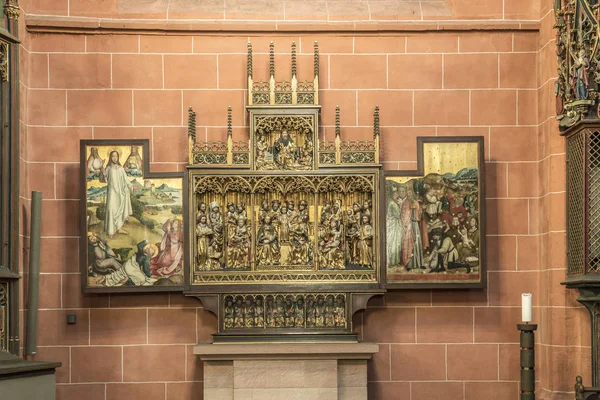Altar dentro da famosa cúpula em Frankfurt — Fotografia de Stock