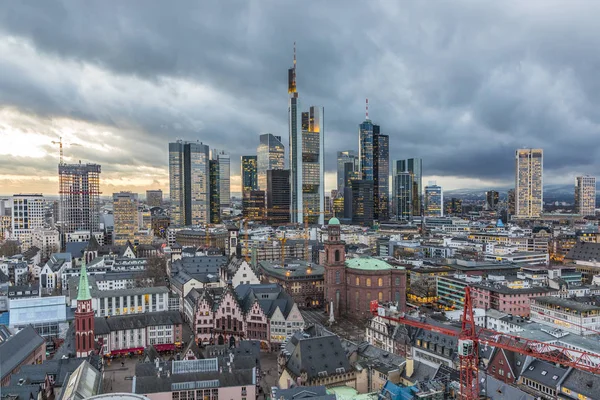Skyline Frankfurt am Main akşam — Stok fotoğraf