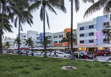 Okyanus gece manzaraya Miami'de sürücü