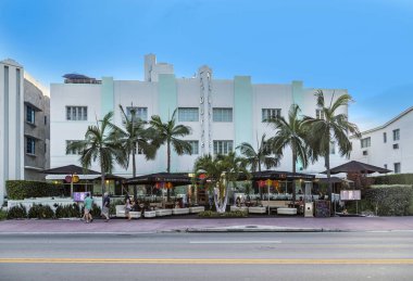 Art deco Hotel Do açık restoranda insanların zevk