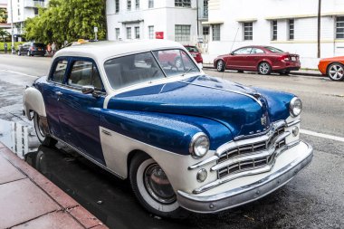 Miami ve klasik oldsmobile araba Art Deco bölgesinde