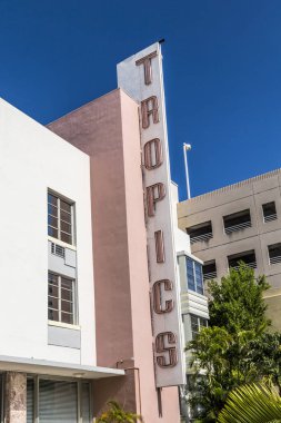 Cephe tropik, eski bir art deco otel