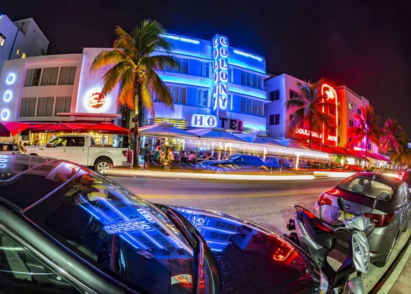 Ocean drive buildings in South beach at ocean drive by night — Stock Photo, Image