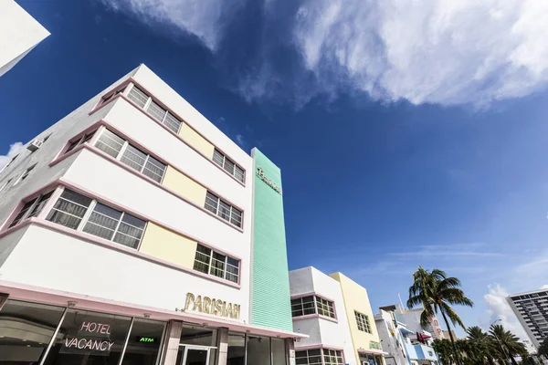 Gevel van het Parijse Hotel, een oude art deco-hotel — Stockfoto