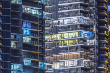 apartments adlı gökdelen, güneşli Cephe için görüntüleyin 
