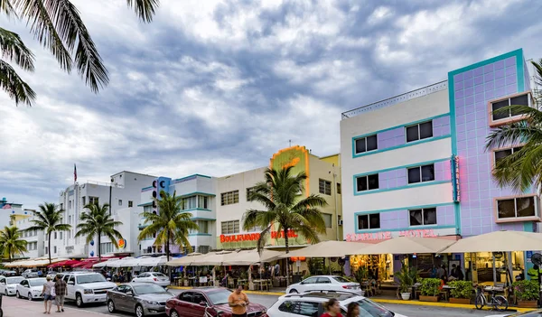 Vista en Ocean Drive en Miami en el distrito art deco — Foto de Stock