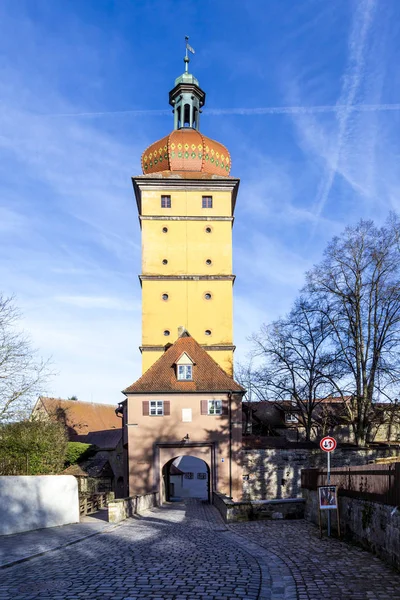 Segringer Tor in der berühmten alten romantischen mittelalterlichen Stadt dinkelsbu — Stockfoto