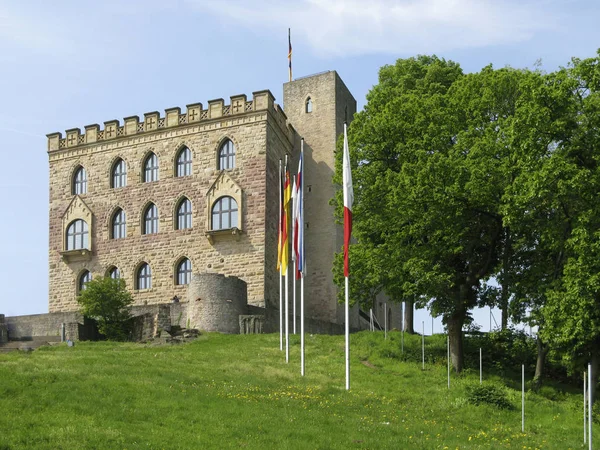 Hambacher Schloss unter blauem Himmel — Stockfoto