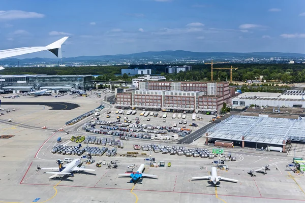 Vue sur le nouveau terminal 2 de l'aéroport international de Francfort — Photo