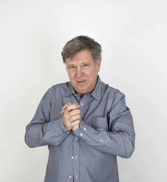 Pohledný muž v košili s gesta rukou — Stock fotografie