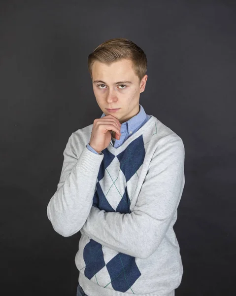 Szép tizenéves fiú elszigetelt fehér — Stock Fotó