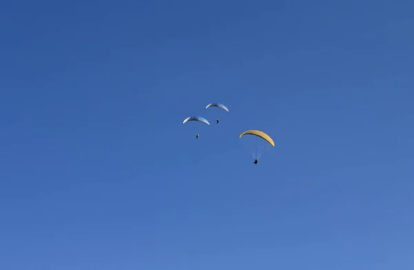 Paraglider in the sky i — Stock Photo, Image