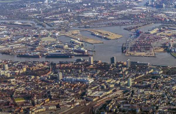 Luchtfoto van de stad Hamburg in de middag — Stockfoto