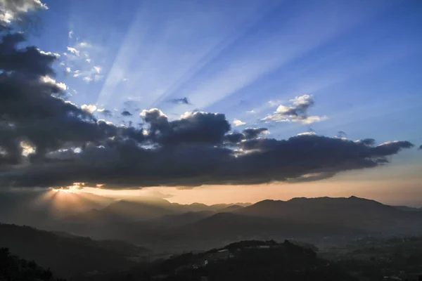 Romantische zonsondergang in Nepal — Stockfoto