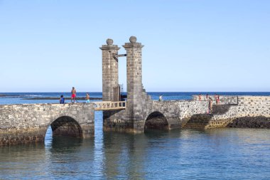 Gençler Yüzme kale Castillo de San Gabriel, tadını çıkarın.