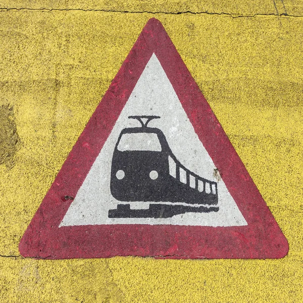 Train warning sign at a railroad crossing — Stock Photo, Image