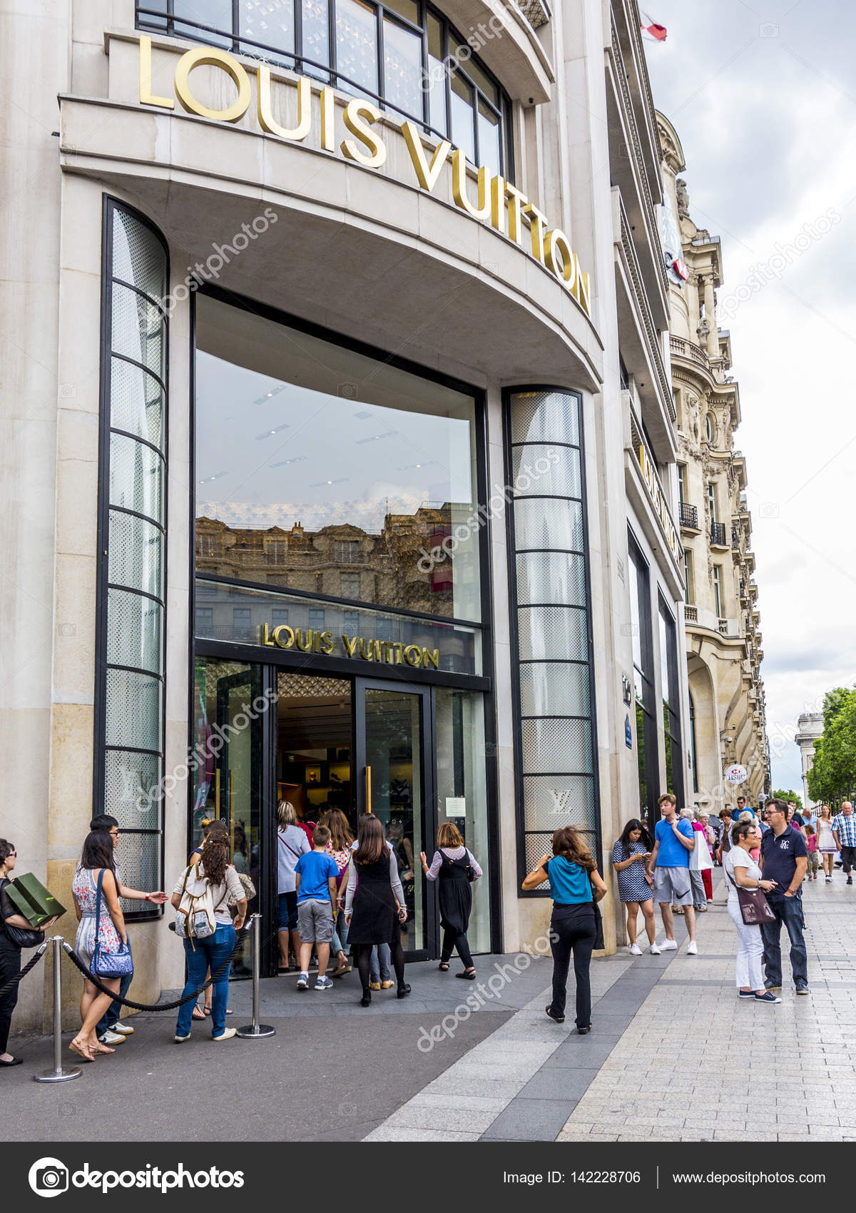 Louis Vuitton Avenue Des Champs Elysees Paris Editorial Image