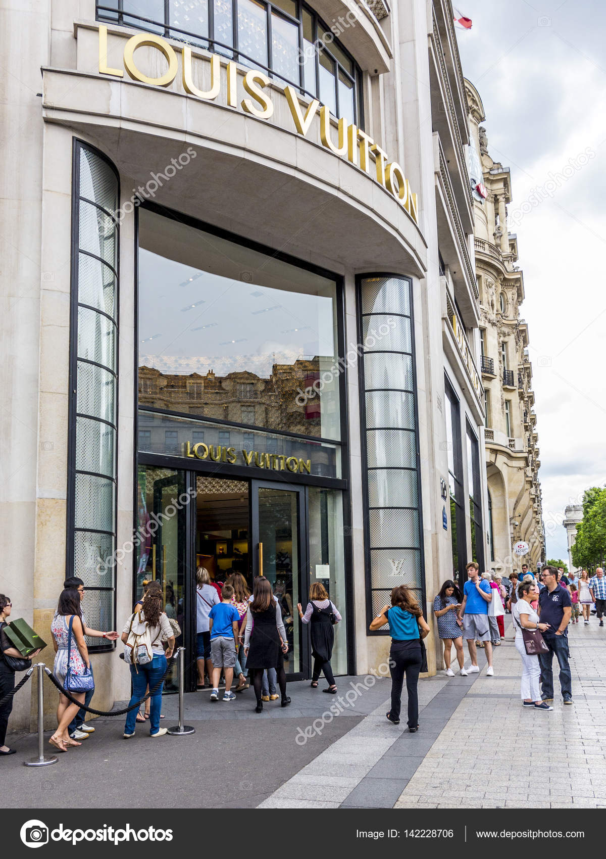 Paris shopping, Louis vuitton store, Louis vuitton