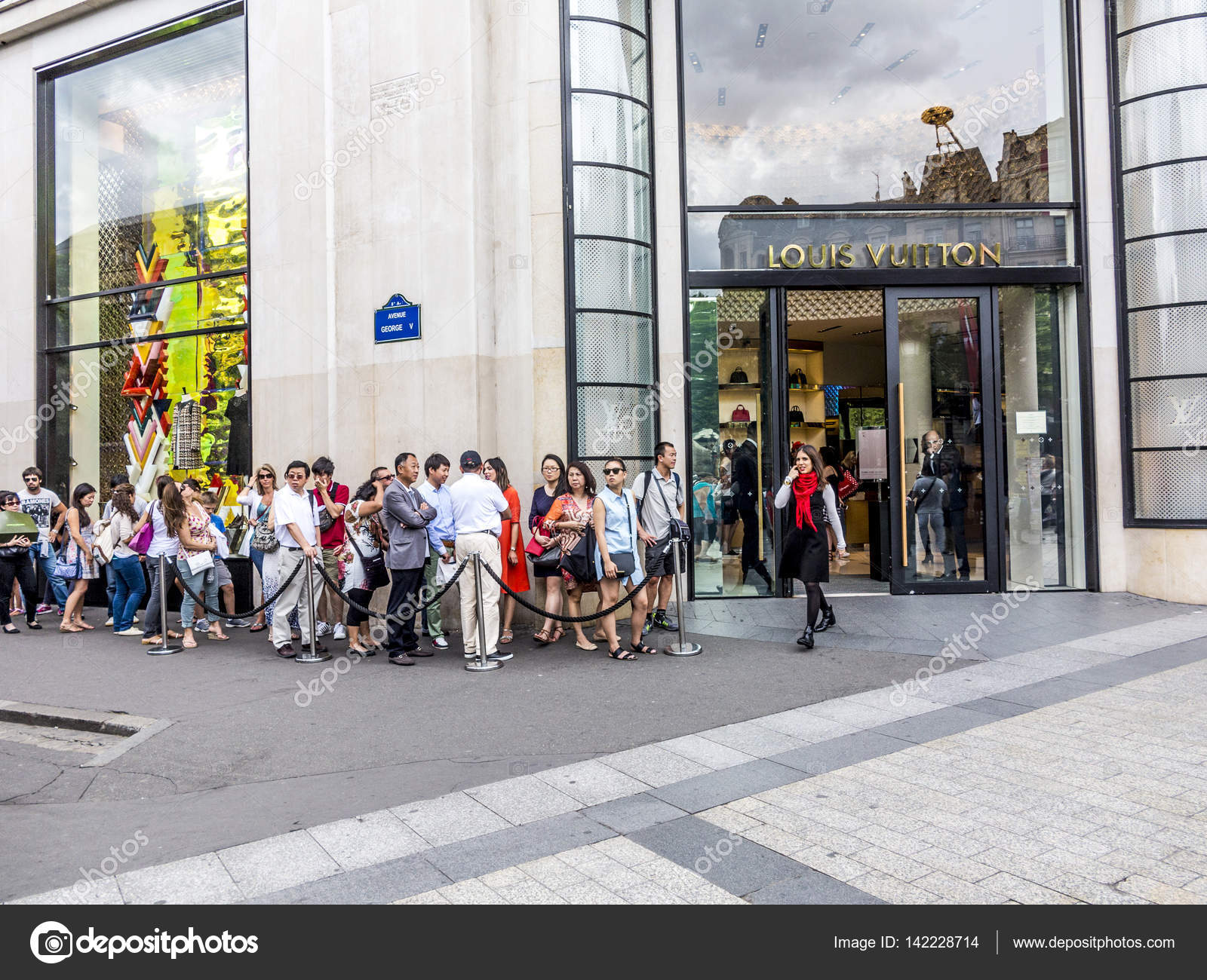 Shoppers Queue Outside Louis Vuitton Store Editorial Stock Photo