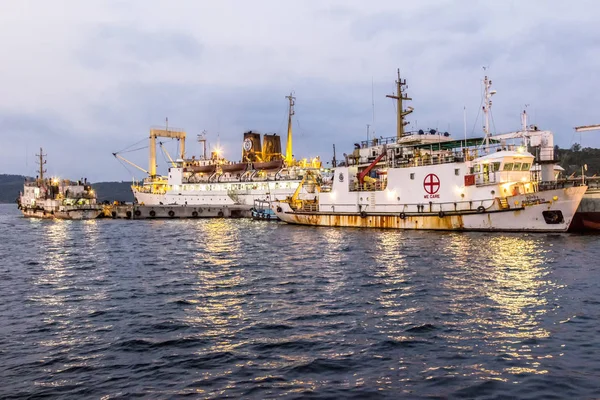 Velhos ferries enferrujados ainda operatet de Port Blair para outro islã — Fotografia de Stock