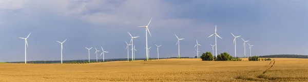 Wind generators deliver electricity in Wolgast — Stock Photo, Image