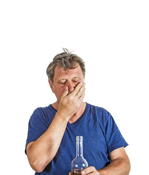 Homem bebendo álcool — Fotografia de Stock