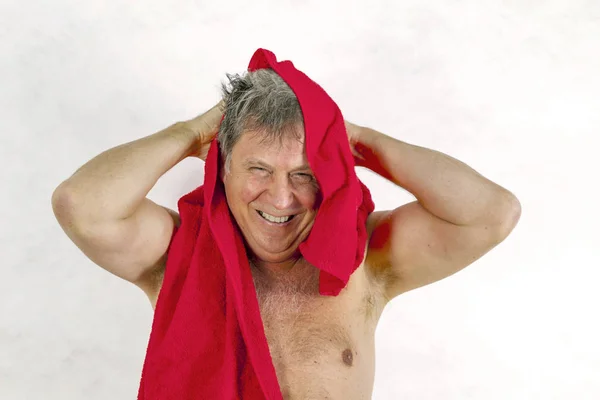 Hombre toallando cabello después de la ducha —  Fotos de Stock