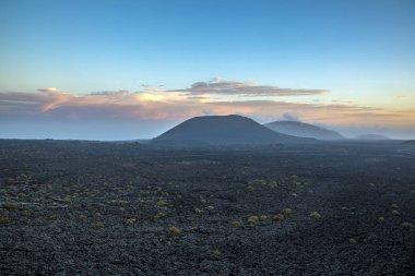 Lanzarote, Timanfaya Milli Parkı içinde volkanik manzara 