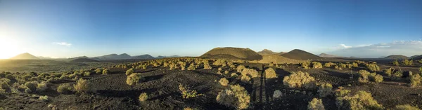Vulkaniska landskapet i Lanzarote, nationalparken Timanfaya — Stockfoto