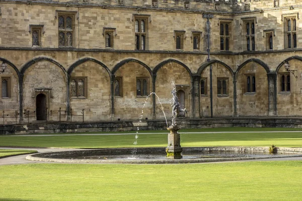 Fountain at Christ Church College, Oxford — Stock Photo, Image