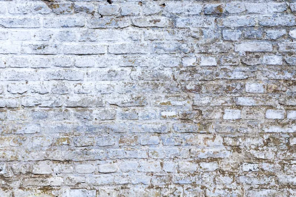 Старая старинная кирпичная стена с белой краской — стоковое фото