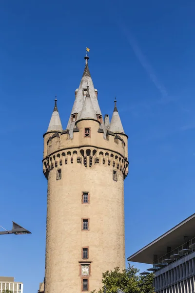 Eschenheimer Turm (Eschenheim tornet) var en stadsport, en del av la — Stockfoto