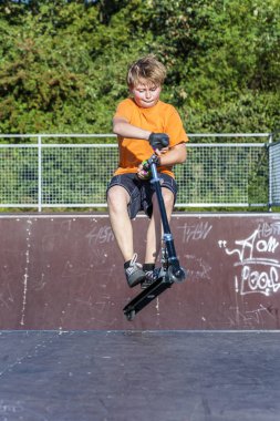 Çocuk skate Park itme sürme eğlenceli
