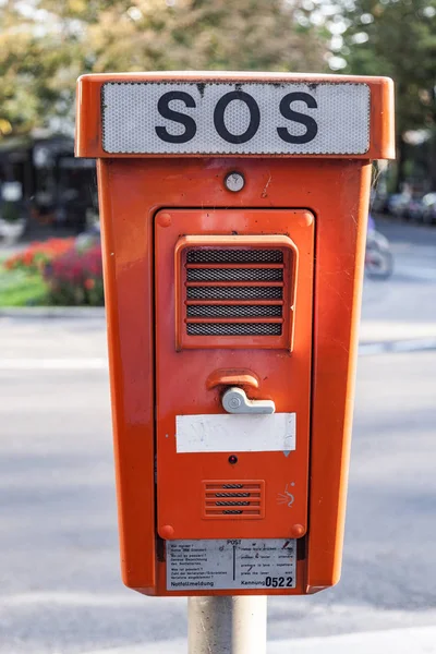 Noodgevallen vak op de straat — Stockfoto