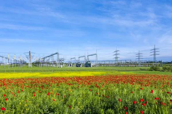 Kraftverk og distribusjonsstasjoner – stockfoto