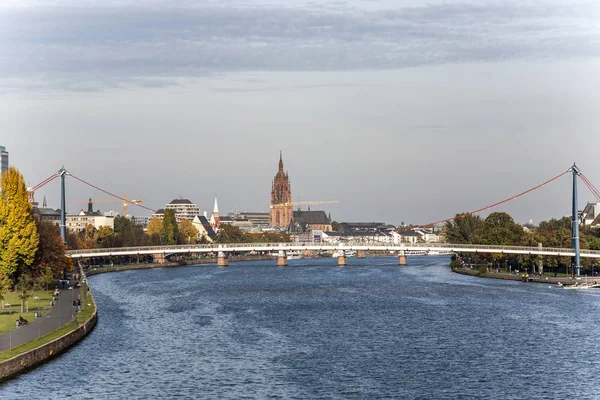Вид на горизонт Франкфурта з хмарочос — стокове фото