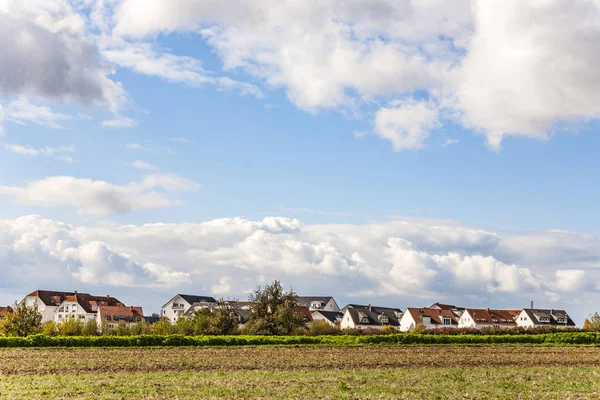 Neues Wohngebiet am Acker in München — Stockfoto