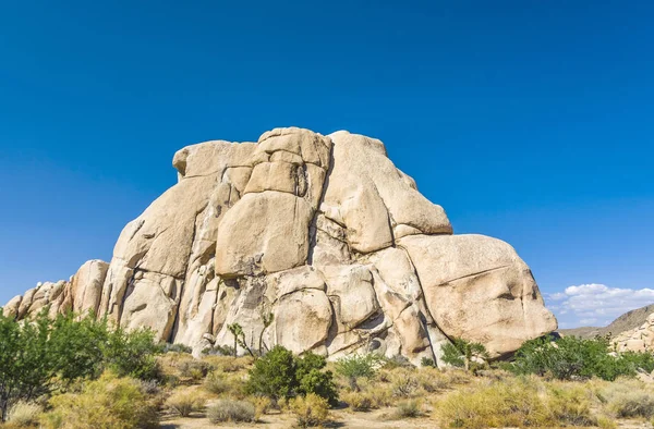 Formacja skalna w dolinie ukrytych w park narodowy Joshua tree — Zdjęcie stockowe