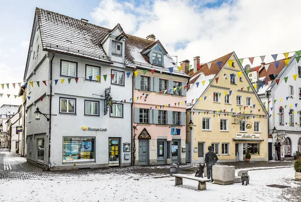 Casas antiguas en la pequeña ciudad de Guenzburg en Baviera — Foto de Stock