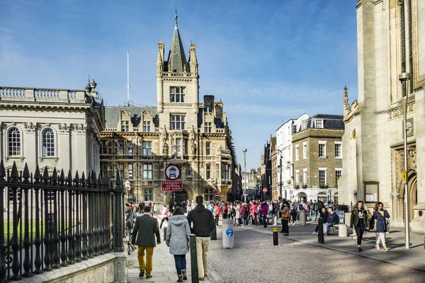 Typical street scene in the old part of Cambridge — Stock Photo, Image