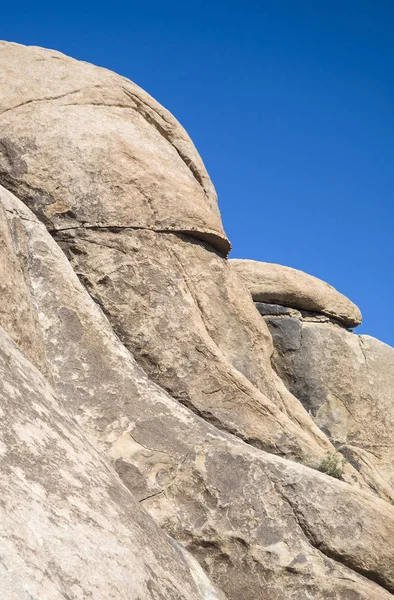 Joshua tree nemzeti park rejtett-völgy festői sziklák — Stock Fotó