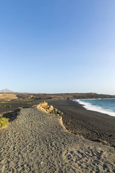 Spiaggia vulcanica nera — Foto Stock