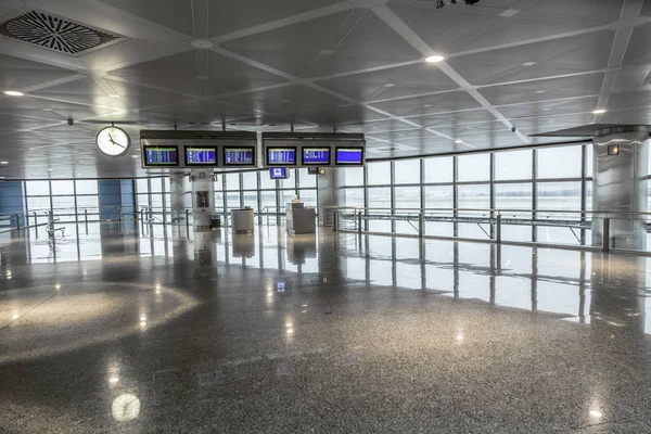 Salle de départ à Madrid — Photo